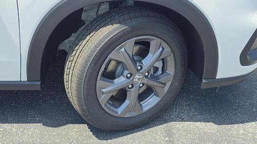 Platinum White Pearl 2027 Honda HR-V LX