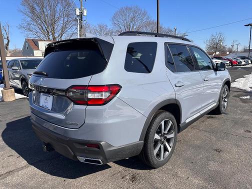 2024 Honda Pilot Touring