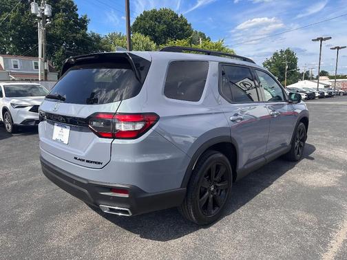 Sonic Gray Pearl 2025 Honda Pilot Black Edition