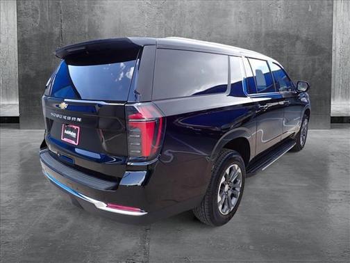 2025 Chevrolet Suburban LS