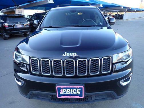 Diamond Black Crystal Pearlcoat 2017 Jeep Grand Cherokee Laredo