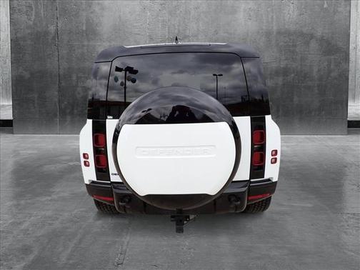 2024 Land Rover Defender X-Dynamic SE