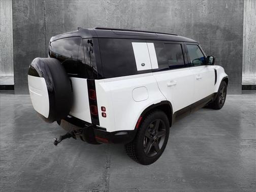 2024 Land Rover Defender X-Dynamic SE
