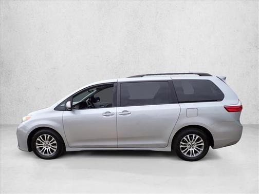 2018 Toyota Sienna XLE