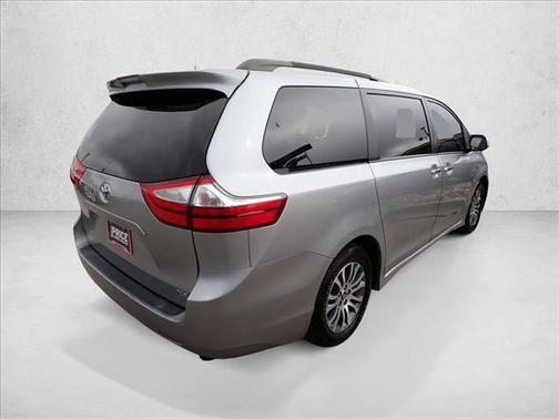 2018 Toyota Sienna XLE