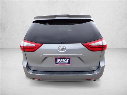 2018 Toyota Sienna XLE