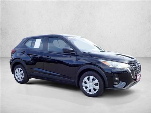 Super Black 2024 Nissan Kicks S