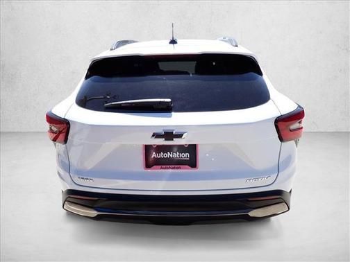 Summit White 2026 Chevrolet Trax FWD ACTIV
