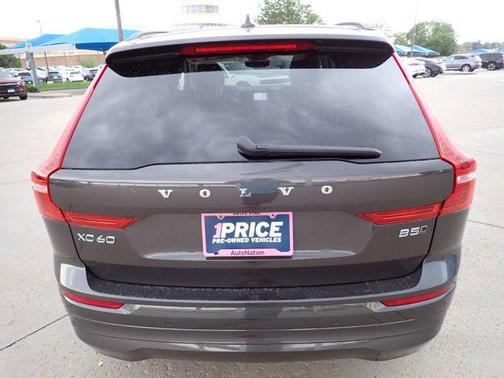 2022 Volvo XC60 B5 Momentum
