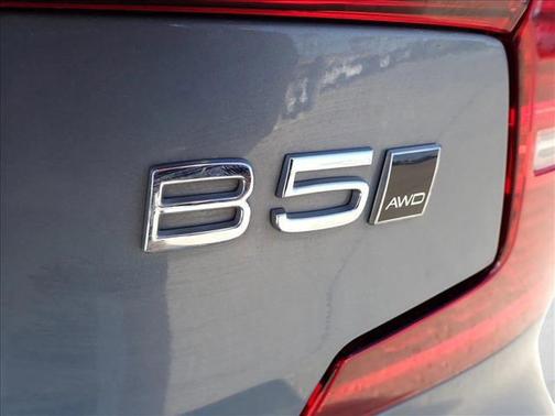 2024 Volvo S60 B5 Ultimate Dark Theme