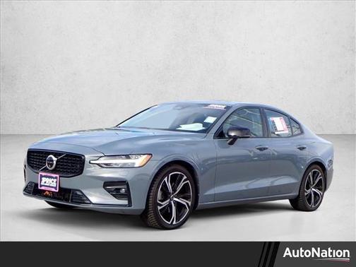 2024 Volvo S60 B5 Ultimate Dark Theme