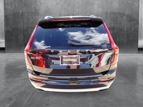 2017 Volvo XC90 T6 Momentum