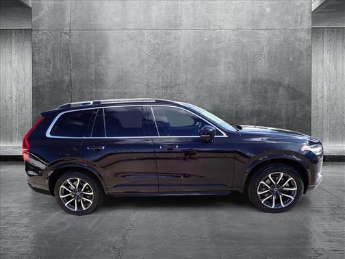 2017 Volvo XC90 T6 Momentum