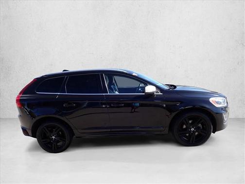 2017 Volvo XC60 T6 R-Design