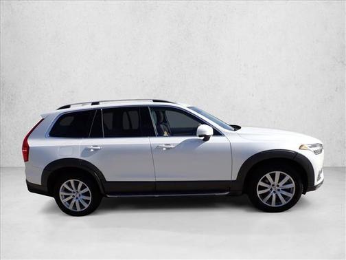 2016 Volvo XC90 T6 Momentum