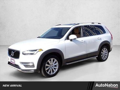 2016 Volvo XC90 T6 Momentum