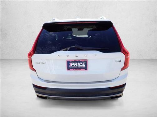 2016 Volvo XC90 T6 Momentum