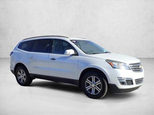 Iridescent Pearl Tricoat 2017 Chevrolet Traverse 1LT