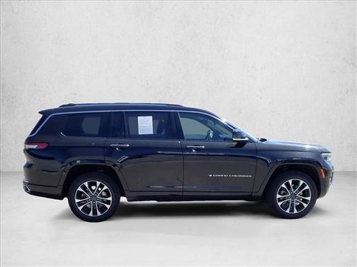 Diamond Black Crystal Pearlcoat 2022 Jeep Grand Cherokee L Overland