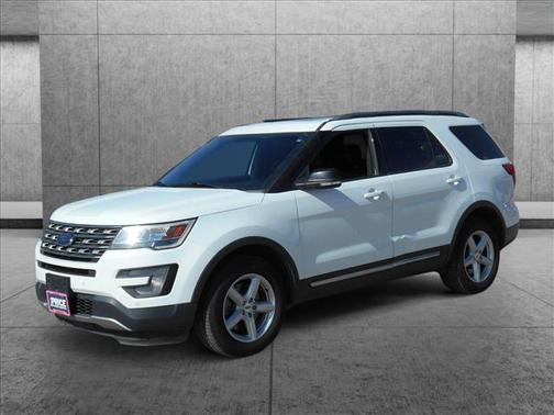 Photo 2 of 21 of 2017 Ford Explorer XLT