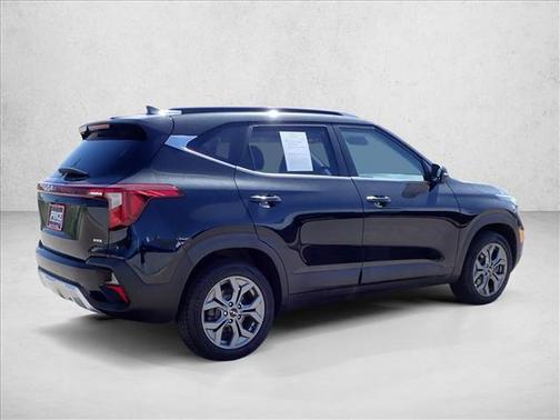 Fusion Black 2024 Kia Seltos S