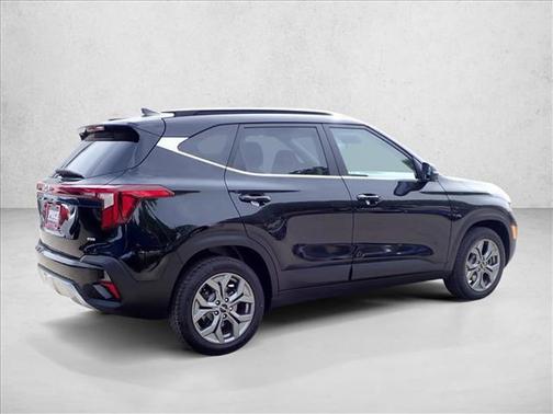 Fusion Black 2024 Kia Seltos S