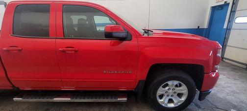 Photo 4 of 29 of 2018 Chevrolet Silverado 1500 LT
