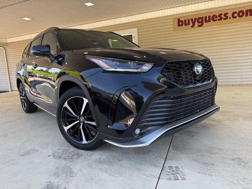 Midnight Black Metallic 2022 Toyota Highlander XSE