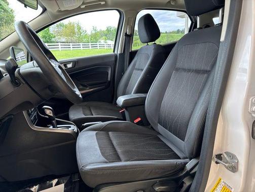 White Platinum Metallic Tri-Coat 2022 Ford EcoSport SE