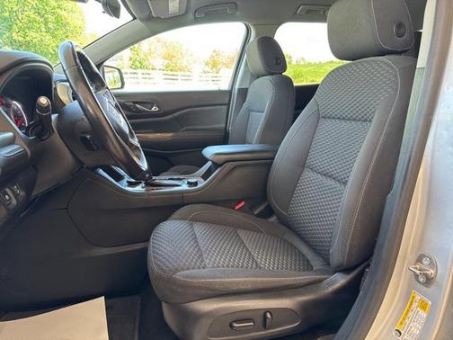 2017 GMC Acadia SLE-2