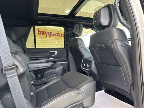 Star White Metallic Tri-Coat 2026 Ford Expedition Platinum