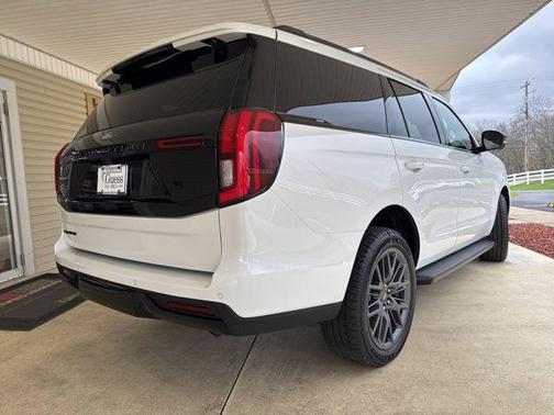 Star White Metallic Tri-Coat 2026 Ford Expedition Platinum