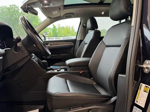 Deep Black Pearl 2021 Volkswagen Atlas SEL