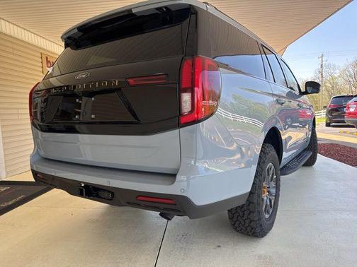Glacier Gray Metallic Tri-Coat 2026 Ford Expedition Tremor
