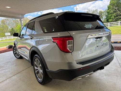 Iconic Silver Metallic 2024 Ford Explorer XLT