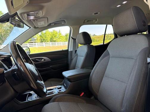 Havana Brown Metallic 2019 Chevrolet Traverse LT Cloth