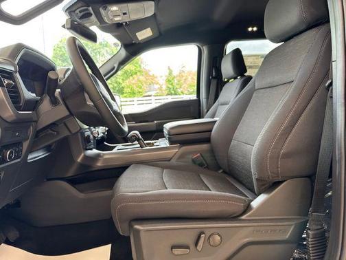 Agate Black Metallic 2026 Ford F-150 XLT