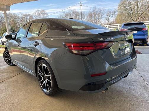 Atlantic Gray Metallic/Super Black 2024 Nissan Sentra SR