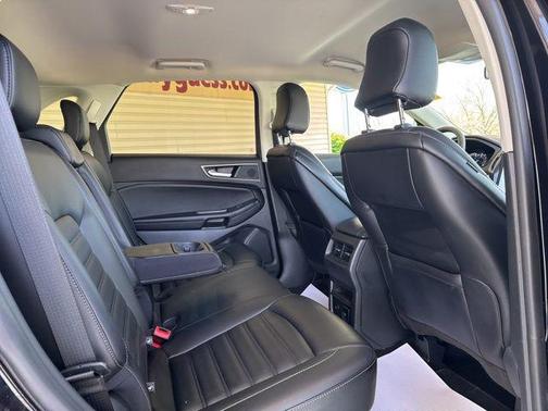 Agate Black Metallic 2024 Ford Edge SEL