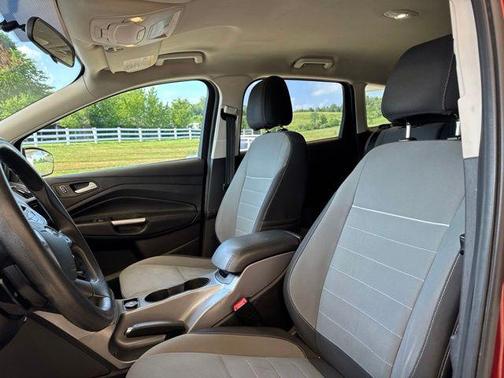 Ruby Red Metallic Tinted Clearcoat 2015 Ford Escape SE
