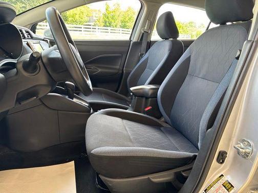Brilliant Silver Metallic 2025 Nissan Versa 1.6 SV