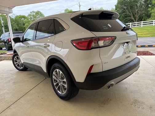 Oxford White 2020 Ford Escape SE