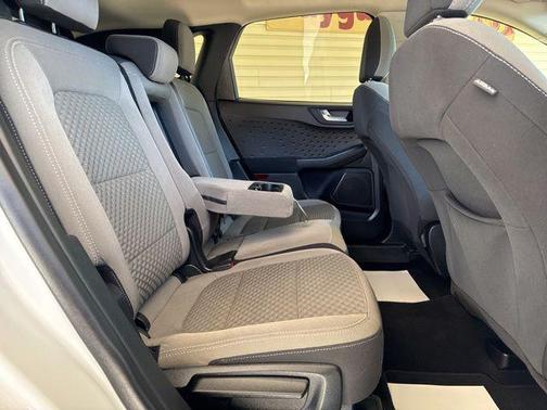 Oxford White 2020 Ford Escape SE