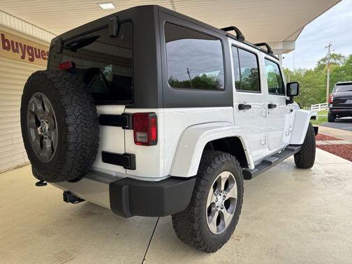 Bright White Clearcoat 2017 Jeep Wrangler Unlimited Sahara