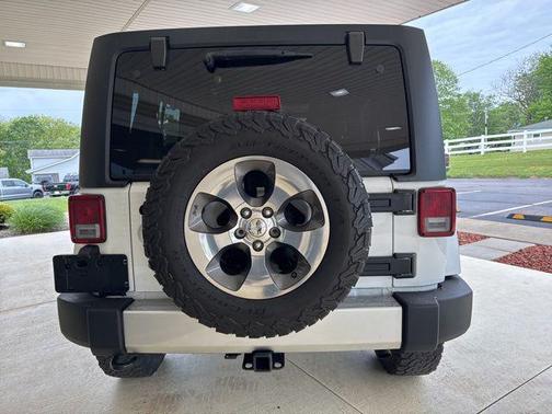 Bright White Clearcoat 2017 Jeep Wrangler Unlimited Sahara