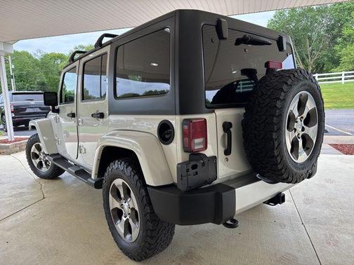 Bright White Clearcoat 2017 Jeep Wrangler Unlimited Sahara