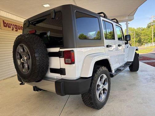 Bright White Clearcoat 2017 Jeep Wrangler Unlimited Sahara