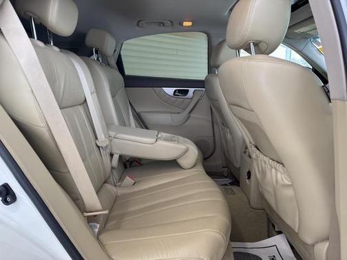 2015 INFINITI QX70 Base