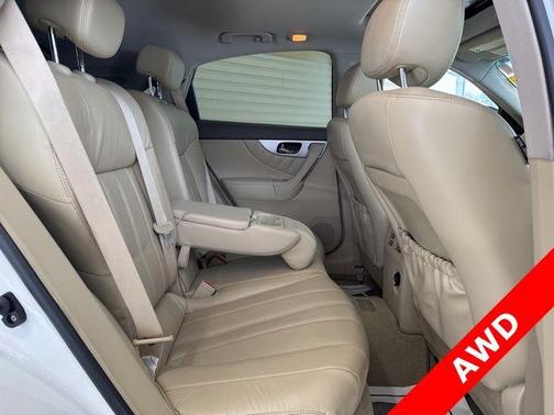 2015 INFINITI QX70 Base