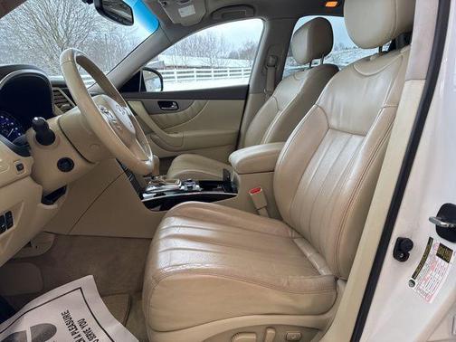 2015 INFINITI QX70 Base